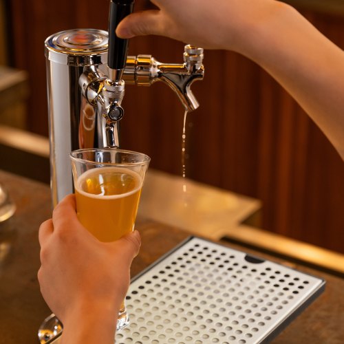 VEVOR 304  Edelstahl-Tropfschale, Bierabtropfschale mit 4 Rutschfesten Gummipads &amp; Abnehmbarer Abdeckung, 300 x 180 x 25 mm Bar-Tropfschale Geeignet für Restaurants, Bars, Küchen, Café usw.